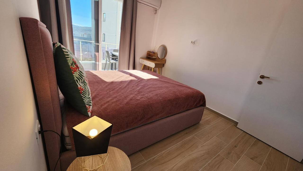 Jusal Sea View Apartment Sarandë Exteriör bild