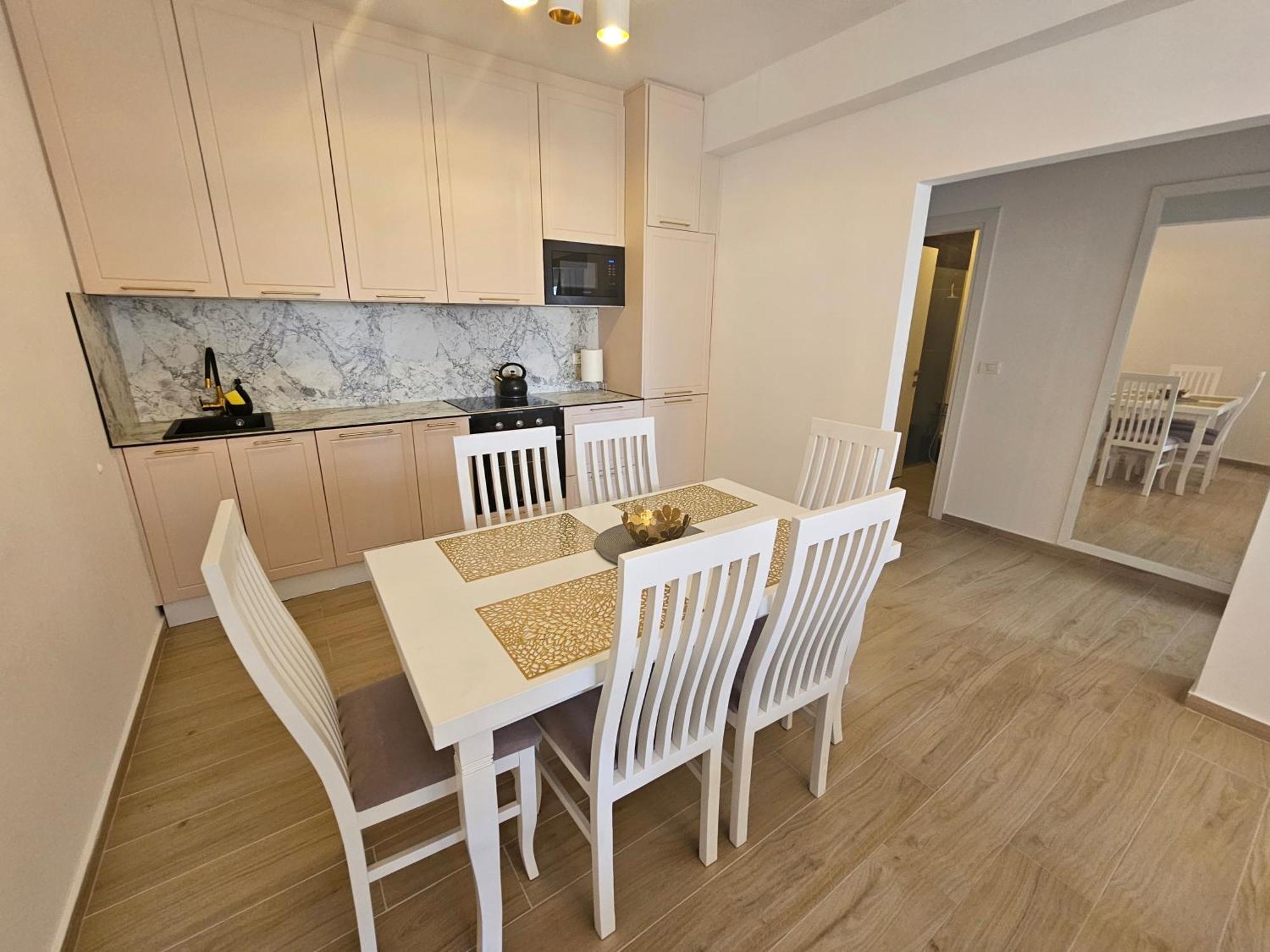 Jusal Sea View Apartment Sarandë Exteriör bild